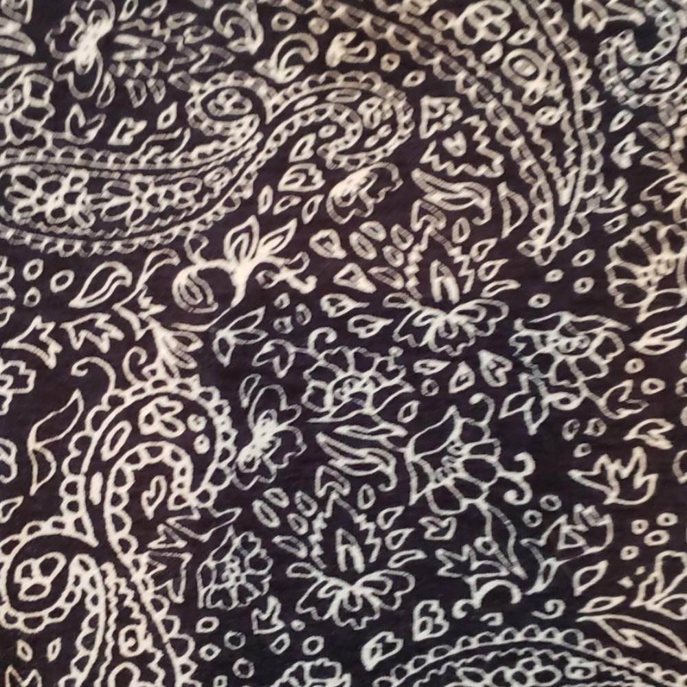 LAST CALL Navy Paisley H&M short top M - Picture 2 of 5